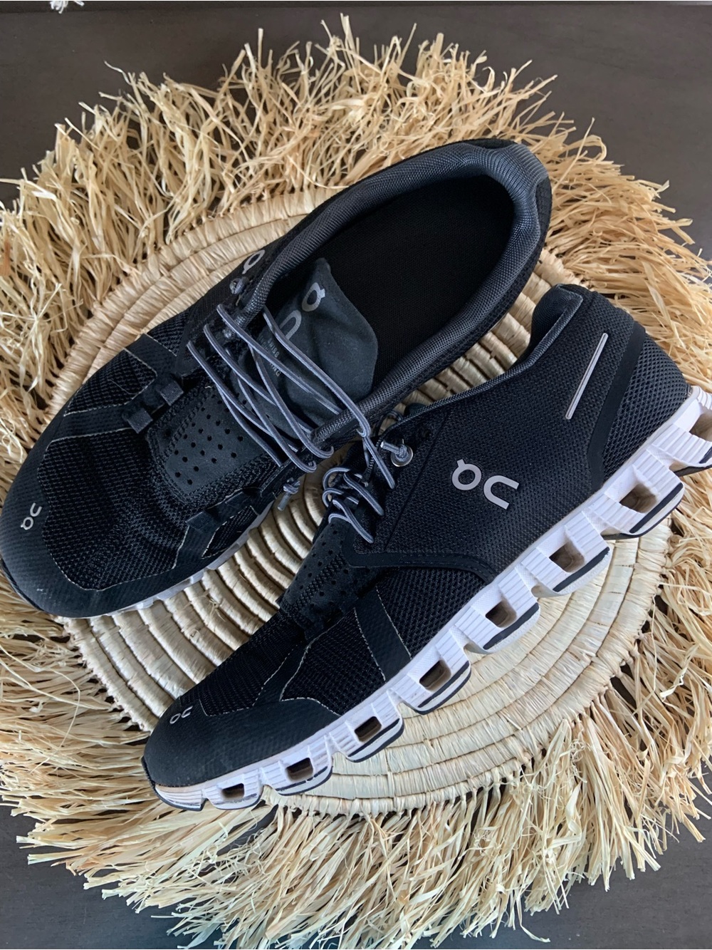 ON RUNNING Women’s Cloud 5 Sneakers Black White Size 9.5